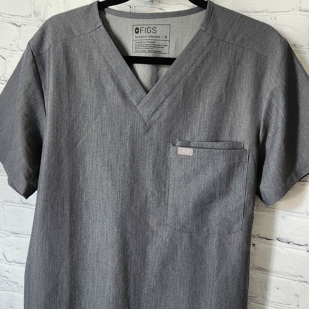 Figs Technical Men's Charcoal V-Neck Scrub Top